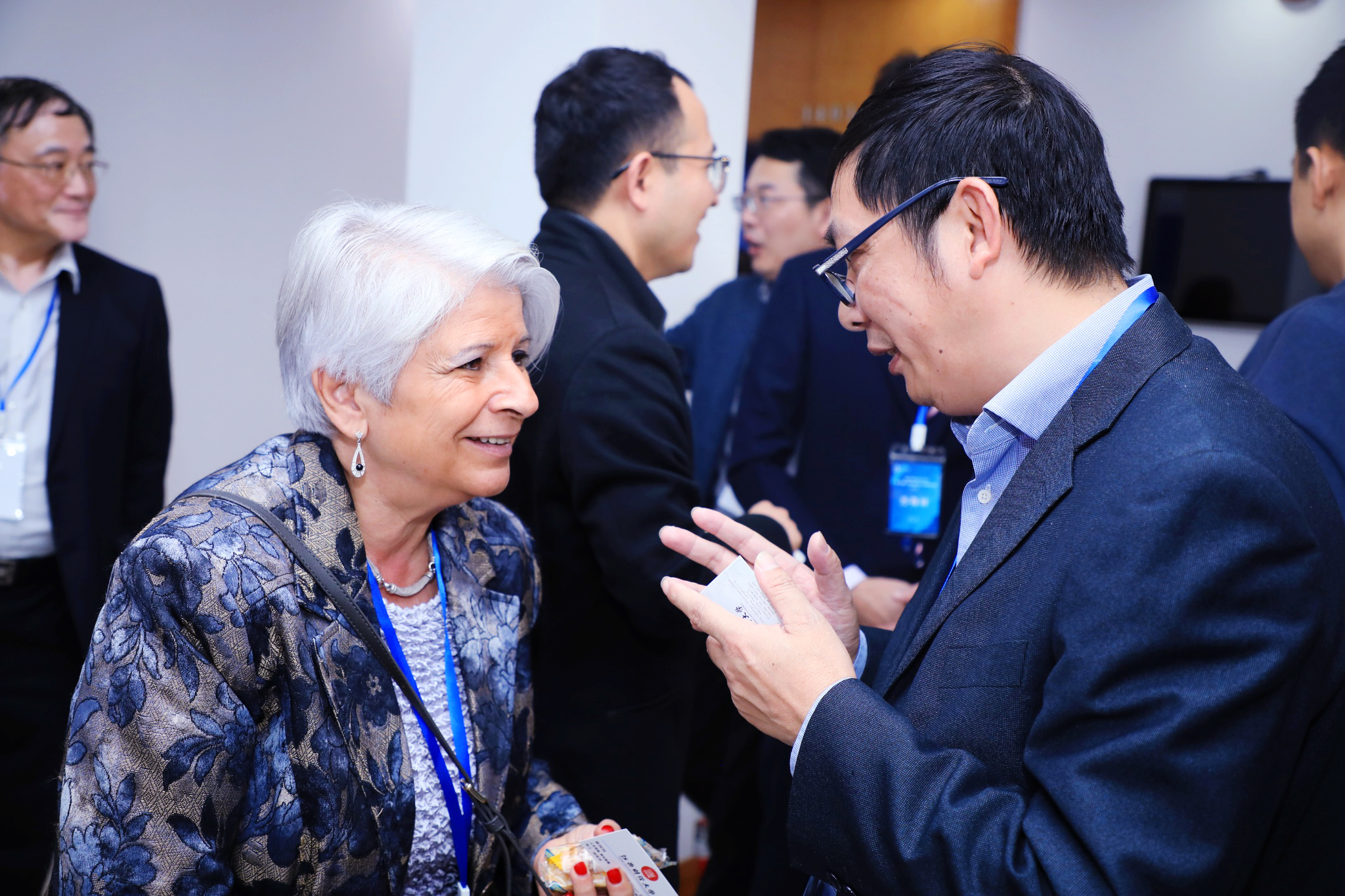 国际社会工作教育联盟主席安娜玛利亚教授与论坛嘉宾讨论学术议题 国际社会工作教育联盟主席安娜玛利亚教授与论坛嘉宾讨论学术议题