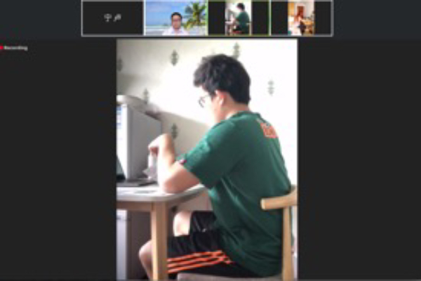 文法学院常务副院长卢宁巡考