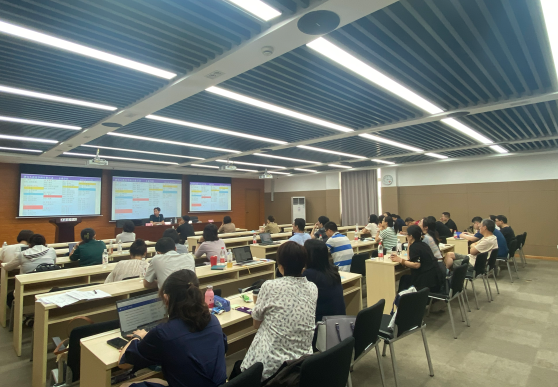 与会教师交流 与会教师交流